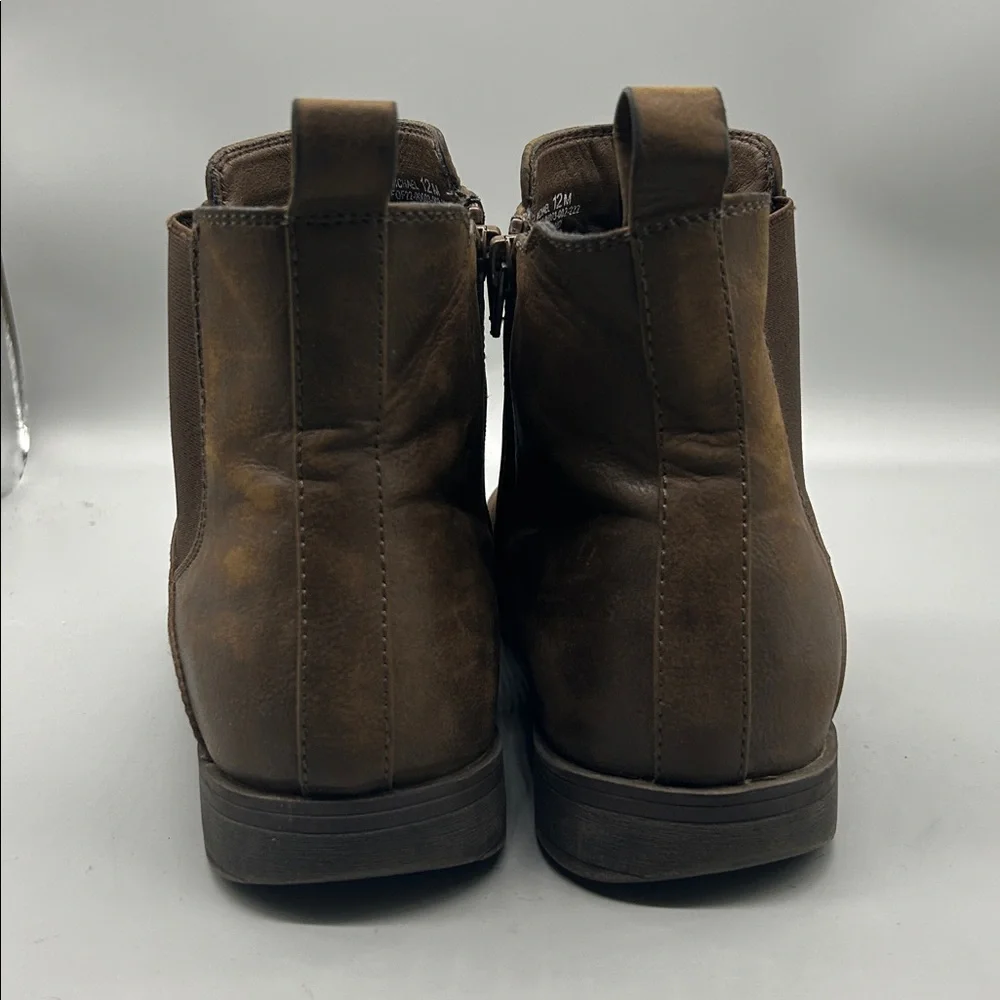 Frye men’s Michael Chelsea boot
